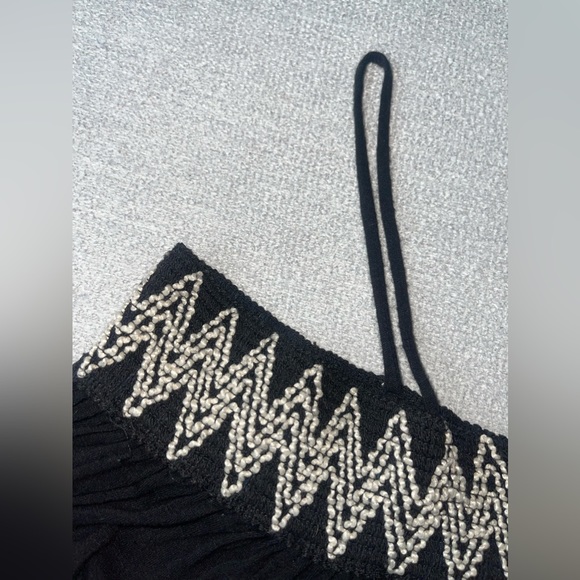 Francesca’s Black Off-the-Shoulder Embroidered Top | Women’s Size Small - Picture 6 of 10